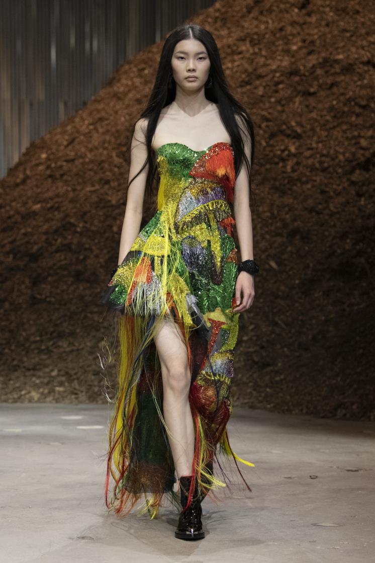 알렉산더 맥퀸 2022 A/W 여성 컬렉션