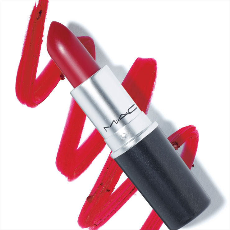 선명한 발색으로 어디서든 돋보이는 매트 립스틱, 러시안 레드, 3만1천원, MAC. 