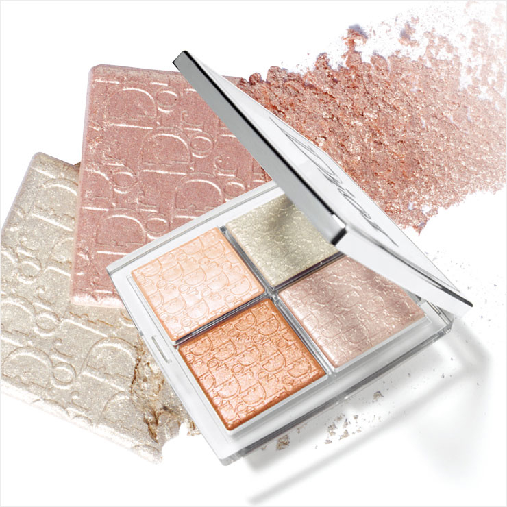 디올 백스테이지 글로우 페이스 팔레트, 002 글리츠, 6만4천원대, Dior. 섬세하고 맑게 빛나는 윤광 파우더와 다양한 크기의 글리터가 담긴 파우더의 조합으로 원하는 만큼의 윤기를 조절할 수 있다. 피부에 스미듯 발리는 고운 입자가 대만족. 