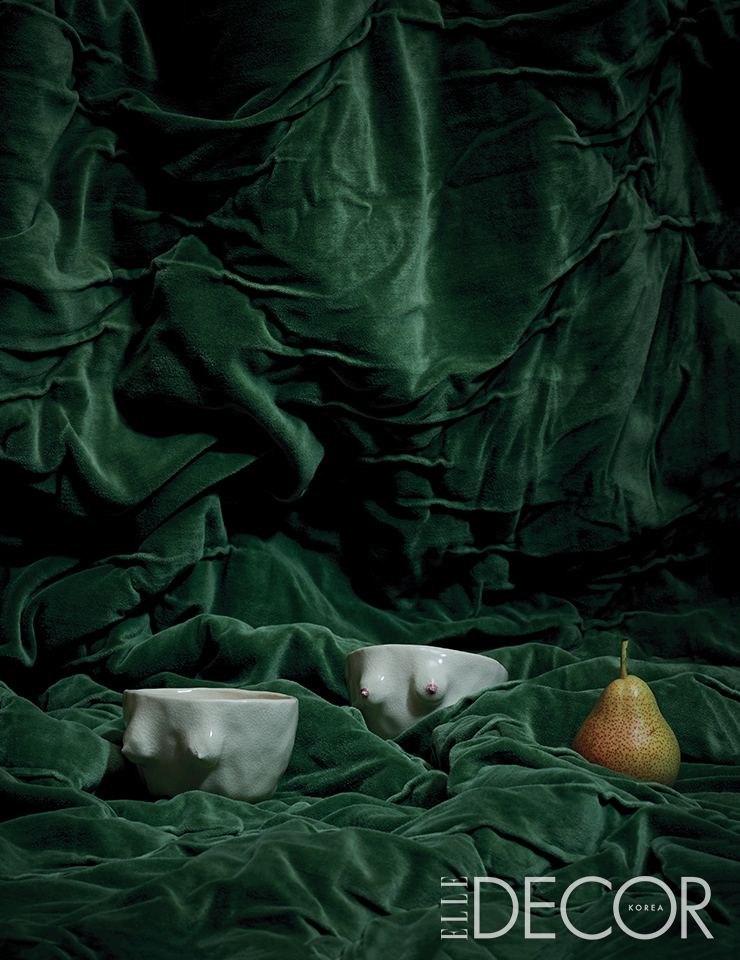가슴 모양의 머그잔은 가격 미정, Lacuna Studio Goa.