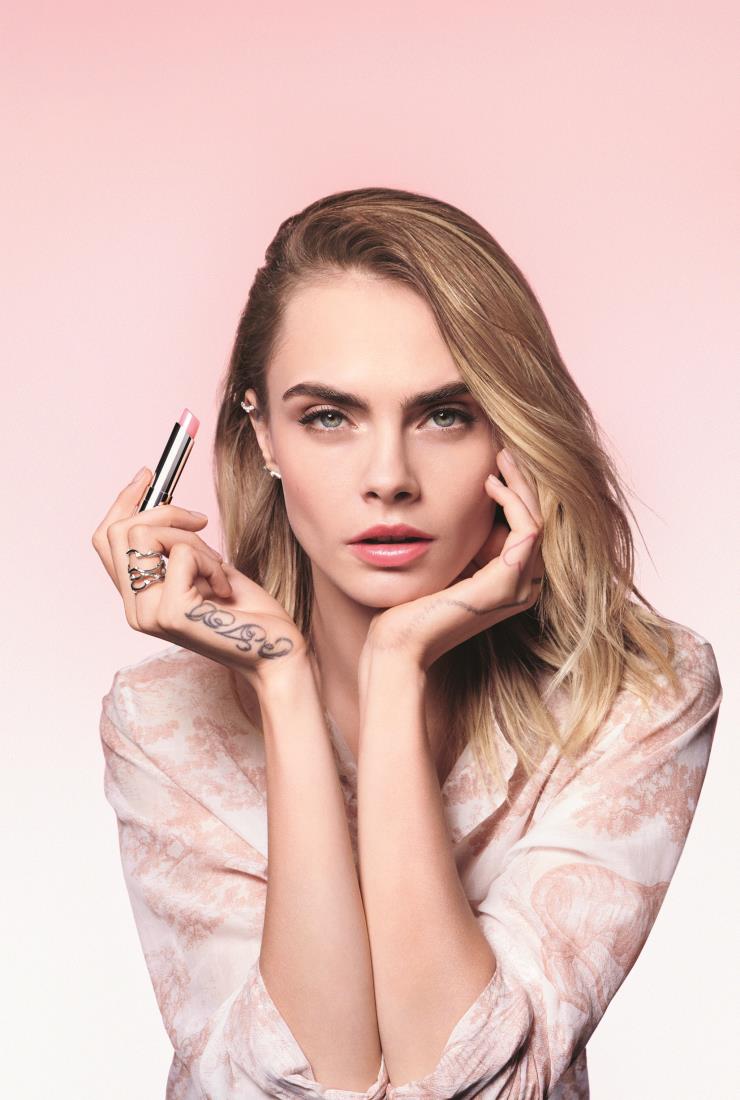 어딕트 립 글로우, 10가지 쉐이드, 4만5천원대, Dior.