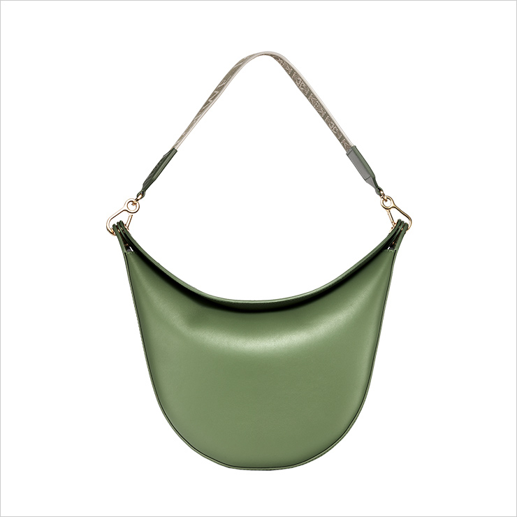 은은한 광택이 돋보인다. 가격 미정, Loewe.