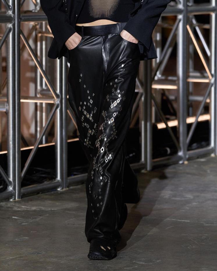 디온 리 2023 F/W 컬렉션