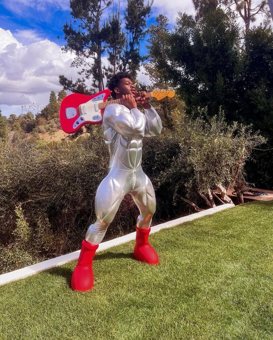 MSCHF '빅 레드 부츠'