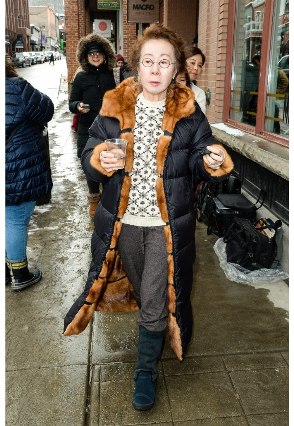 영화 <미나리> 홍보 활동으로 미국에서 지낸 윤여정.