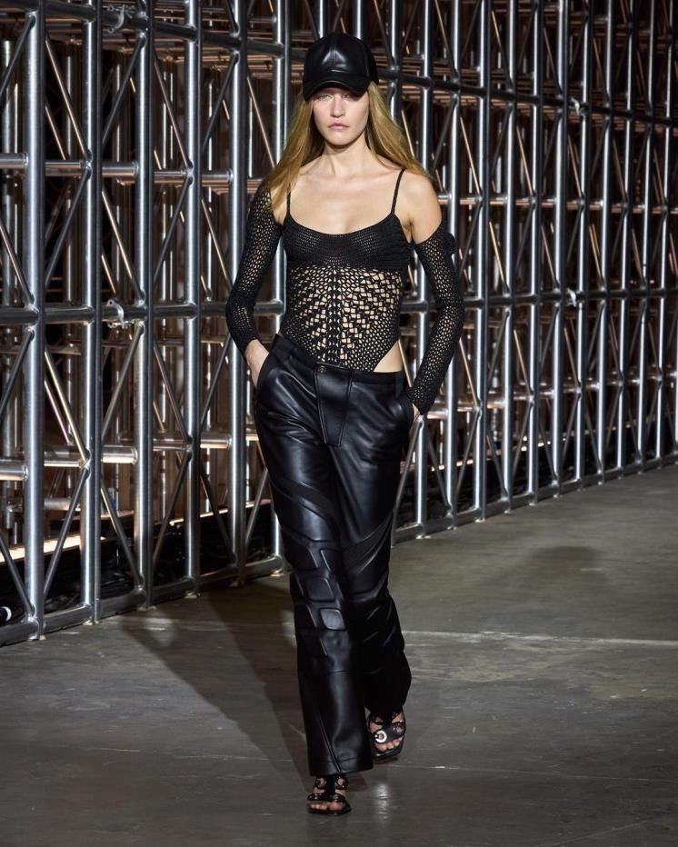 디온 리 2023 F/W 컬렉션