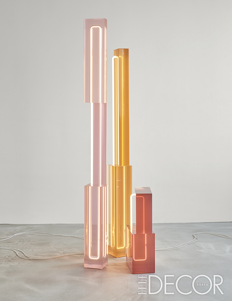 2019년 작 토템 라이트(Totem Light).