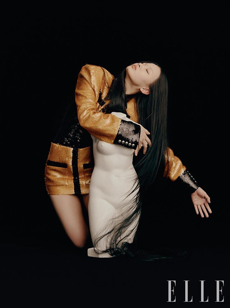 시퀸 드레스는 가격 미정, Balmain.