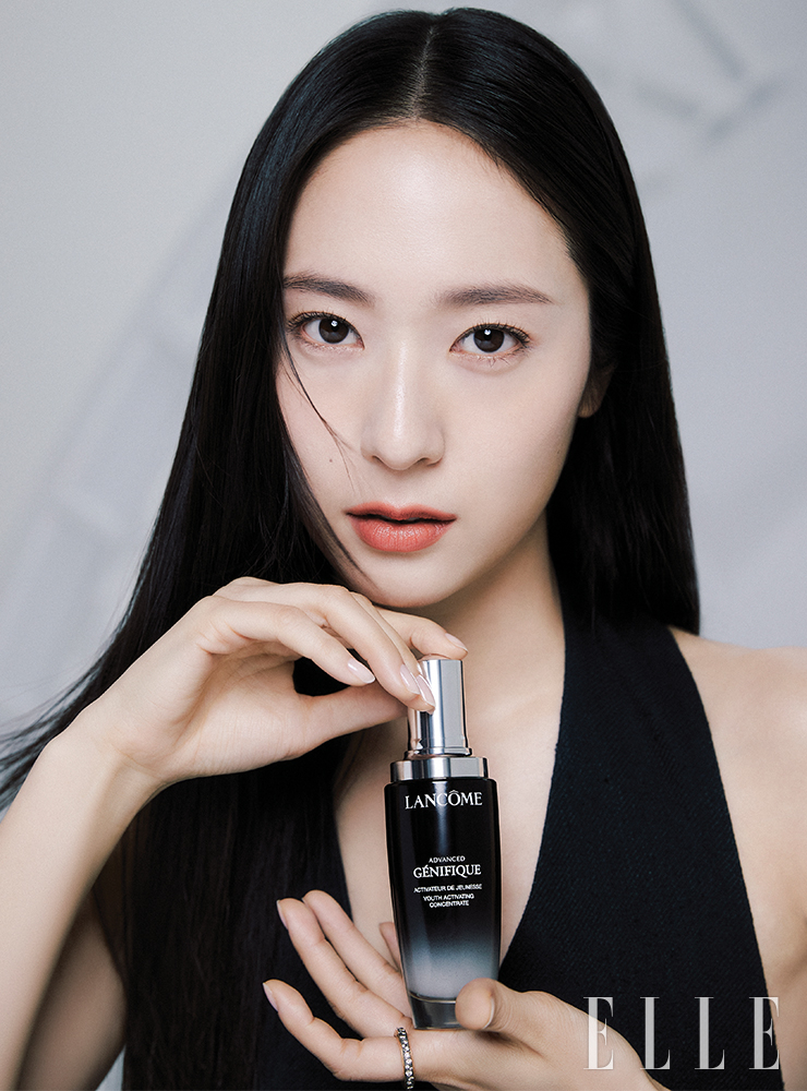 그린 컬러의 베스트는 Theballon. 실버 링은 Pomellato.