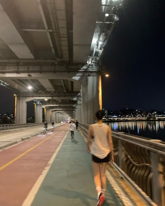 운동하는 김새롬