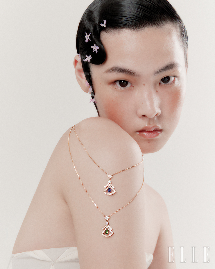 오프숄더 드레스는 Jaden Cho.