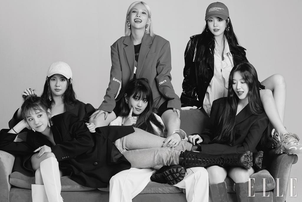 소연이 입은 재킷은 Charm’s. 티셔츠는 Levi’s. 바이커 쇼츠는 Opening CeremonyxYoox. 스니커즈는 Prada. 수진이 입은 맥시 트렌치코트는 Maxxi J. 셔츠는 Trunk Project. 볼 캡은 Verutum. 이어링은 Monday Edition. 실버 컬러 스니커즈는 N°21. 미연이 입은 퍼프 숄더 재킷은 Pushbutton. 캡은 Verutum. 데님스커트는 Sandro. 롱부츠는 Sam Edelman. 진주 이어링은 Midnight Moment for HAGO. 우기가 입은 블랙 재킷은 Emporio Armani. 데님 팬츠는 Dsquared2. 링은 모두 Monday Edition. 워크 부츠는 Miu Miu. 민니가 입은 화이트 재킷, 터틀넥 톱, 화이트 팬츠는 모두 Lacoste Collection. 슈화가 입은 재킷은 Low Classic. 부츠는 Zara.
