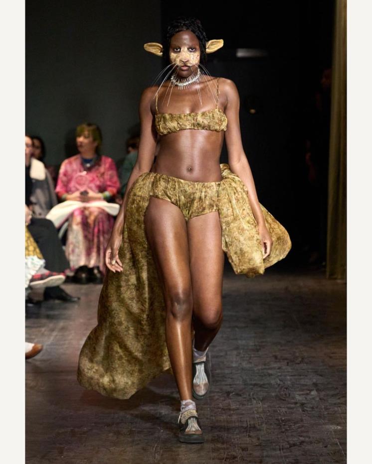 콜리나 스트라다 2023 F/W 컬렉션