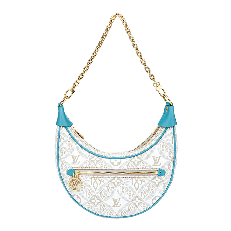 모노그램 패턴과 골드 체인이 조화롭다. 가격 미정, Louis Vuitton.