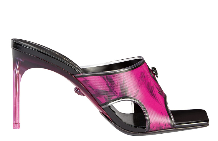 트렌디한 스퀘어 토 뮬은 가격 미정, Versace. 