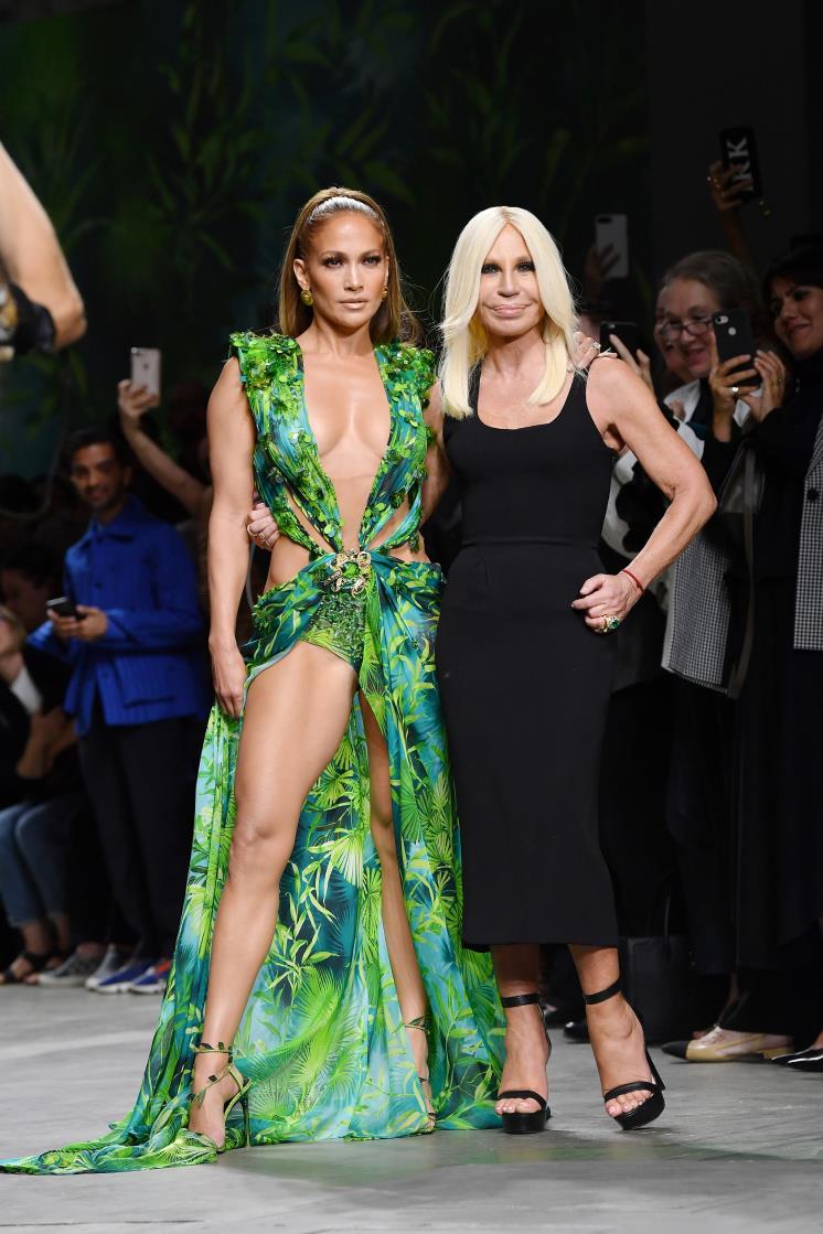 2020 S/S 밀라노 패션 위크 베르사체 쇼를 장식한 제니퍼 로페즈 @GettyImages