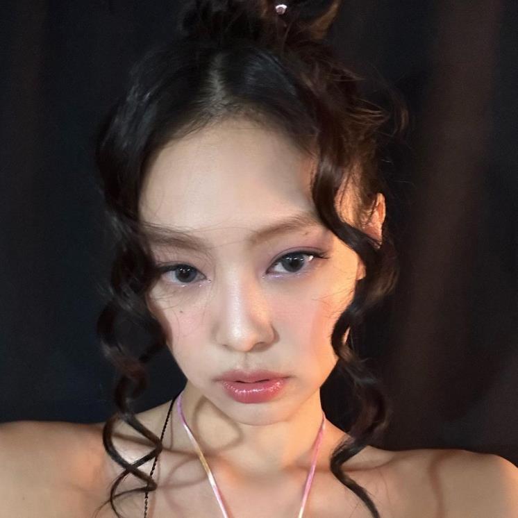 @jennierubyjane