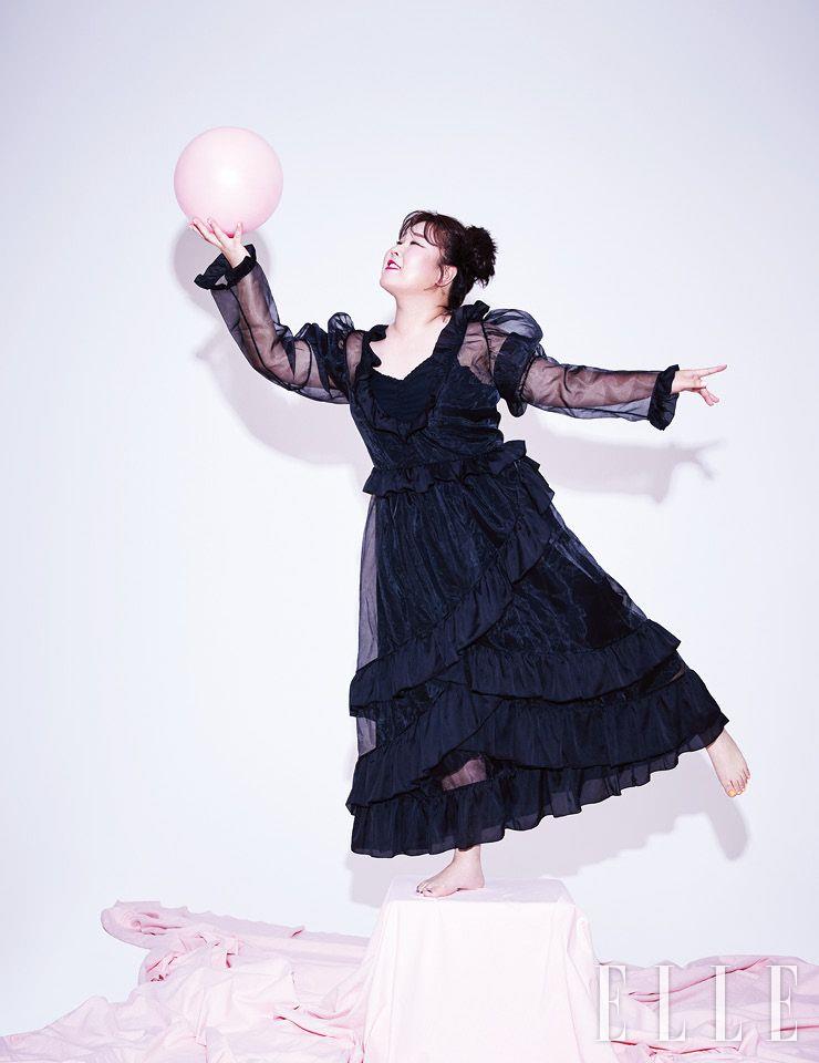 시스루 드레스는 Dew E Dew E. 이너 웨어로 입은 슬립 드레스는 09Women.