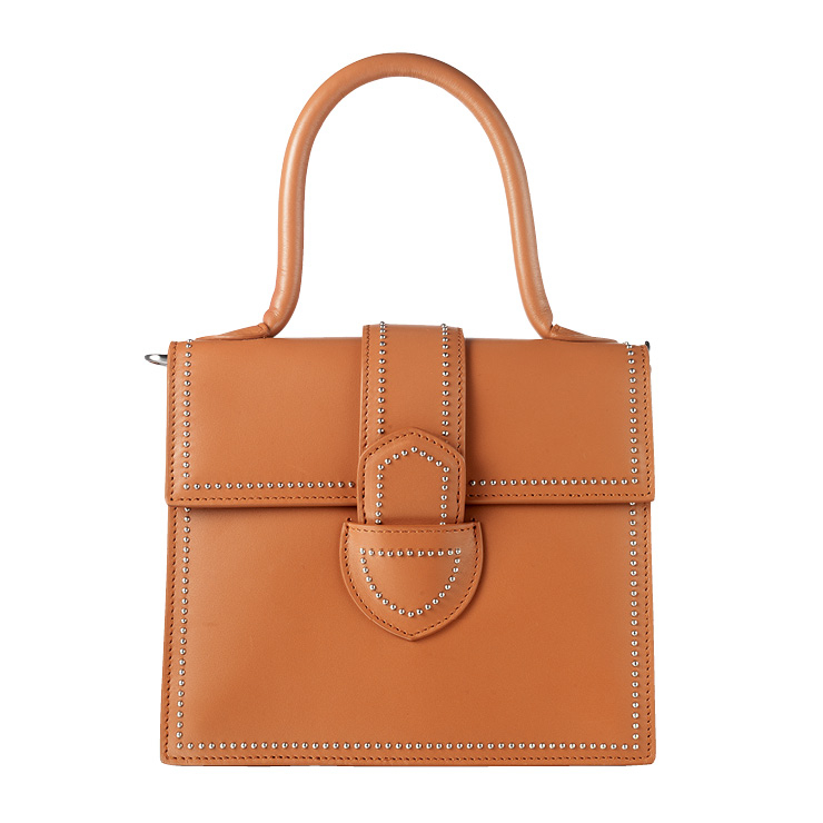 스퀘어 토트백은 2백만원대, Ala&iuml;a. 