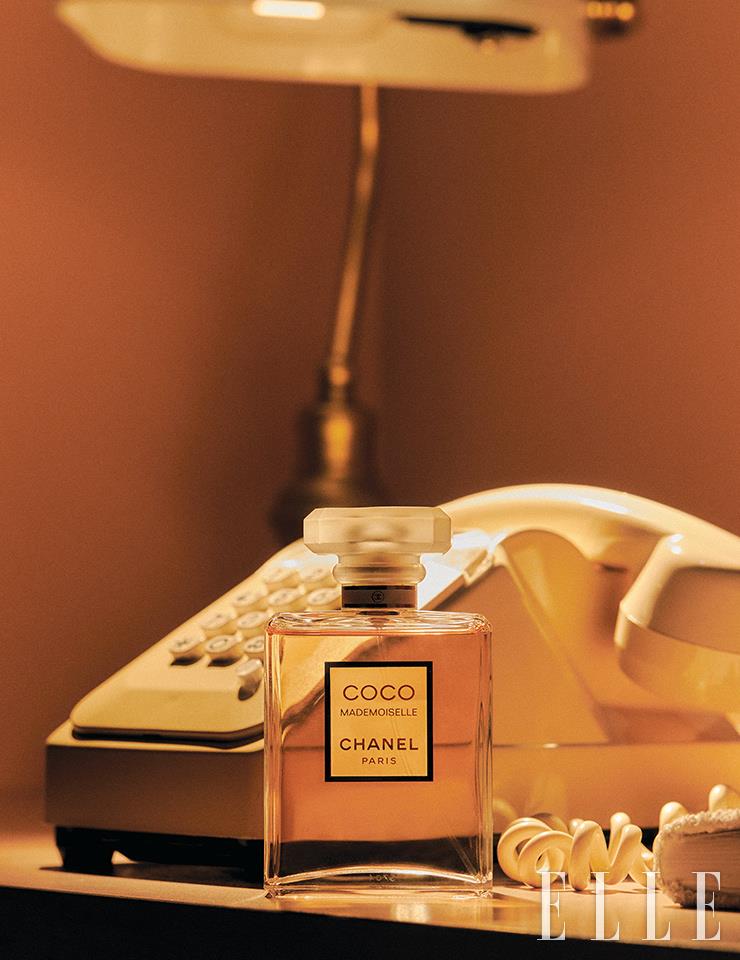 신선하고 따스한 오리엔탈 우디 앰버 향을 지닌 코코 마드모아젤 오 드 빠르펭, 50ml 17만9천원, 100ml 25만5천원, Chanel.