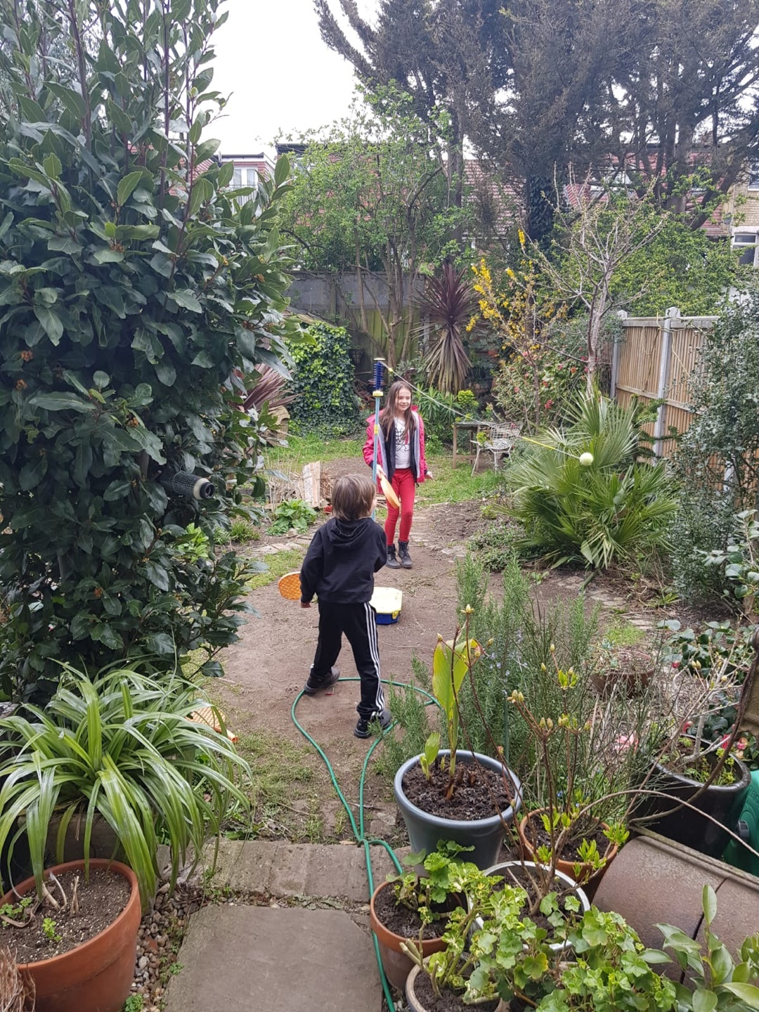 정원 가꾸기 만큼 효과적인 테라피는 없다. Photo by Innes Weir