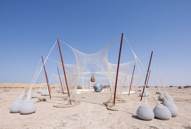 에르네스토 네투(Ernesto Neto)의 ‘슬러그 터틀, 템플어스(Slug Turtle, Templearth)’.