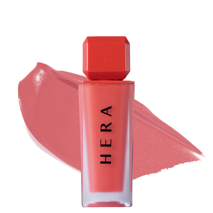 선명한 핑크에 빈티지 한 스푼을 가미한 듯. 차분하지만 칙칙하지 않고 화사하게 존재감을 드러내는 어반 빈티지 핑크 컬러. 센슈얼 파우더 매트, 서울데이즈, 3만5천원, Hera. 