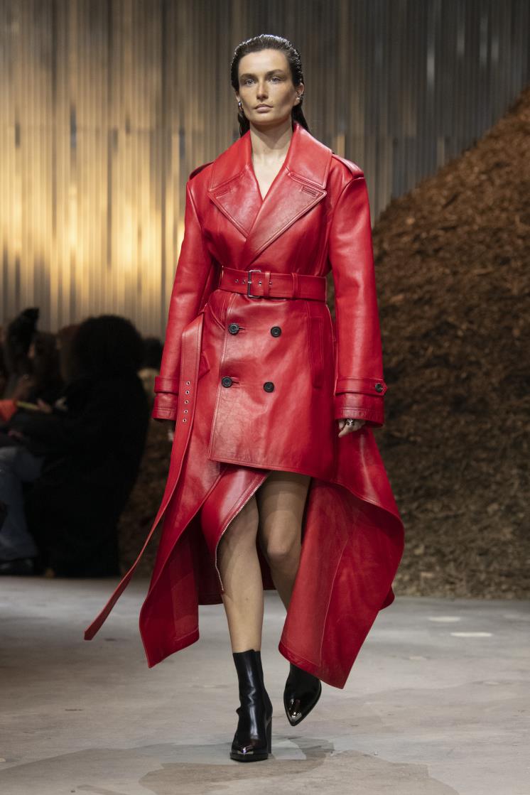 알렉산더 맥퀸 2022 A/W 여성 컬렉션