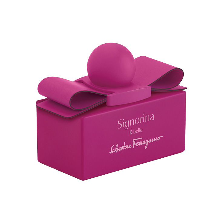 살바토레 페라가모의 1979년 하우스 아이콘을 사랑스럽게 재해석한 ‘비바(Viva)’ 컨셉트의 세뇨리나 캡슐 컬렉션. 만다린과 일랑일랑, 재스민 등 플로럴과 오리엔탈 우디 향이 특징인 세뇨리나 리벨, 50ml 13만1천원, Salvatore Ferragamo.