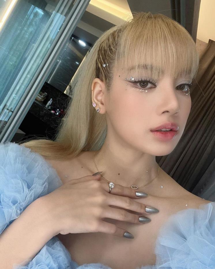@lalalalisa_m