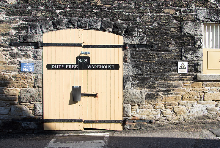 스트라스아일라 증류소 입구.