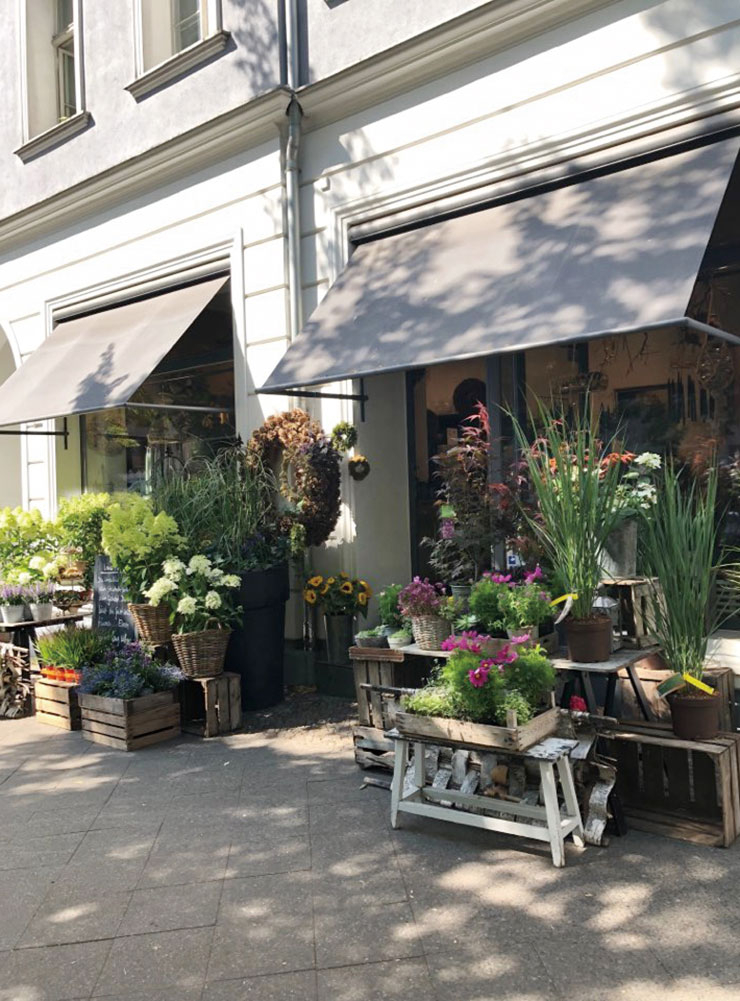 베를린의 소박한 동네 꽃 가게. 지하철역과 가판대, 매점에서 꽃을 사는 풍경도 익숙하다.