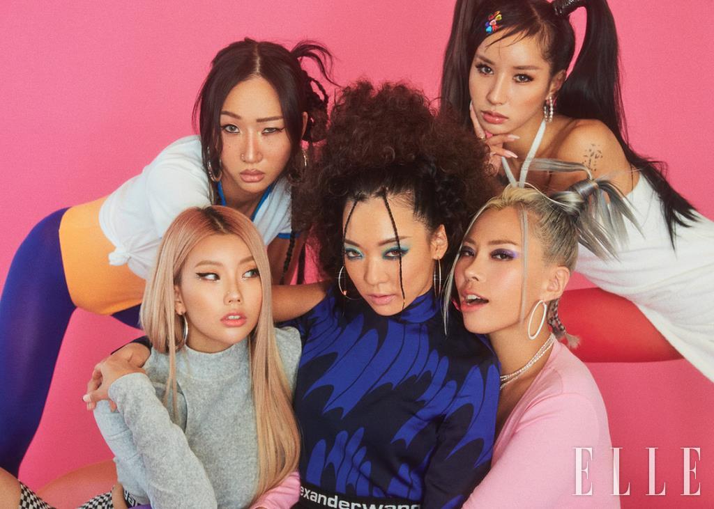 (왼쪽 위부터 시계 방향으로) 에이치원이 입은 티셔츠는 Instant Funk. 리안이 입은 홀터넥 원피스는 Graufeder. 가비가 입은 핑크 보디수트는 스타일리스트 소장품. 진주 네크리스는 Endlesswknd. 피넛이 입은 패턴 니트 톱은 Stella McCartney. 시미즈가 입은 글리터 크롭트 톱은 Alexsanderwang. 