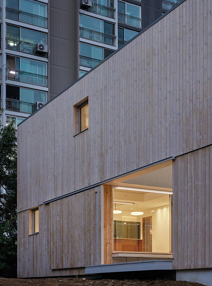 프라이버시를 중시하는 가족을 위한 단독주택 ‘죽전동 회백나무 집.’