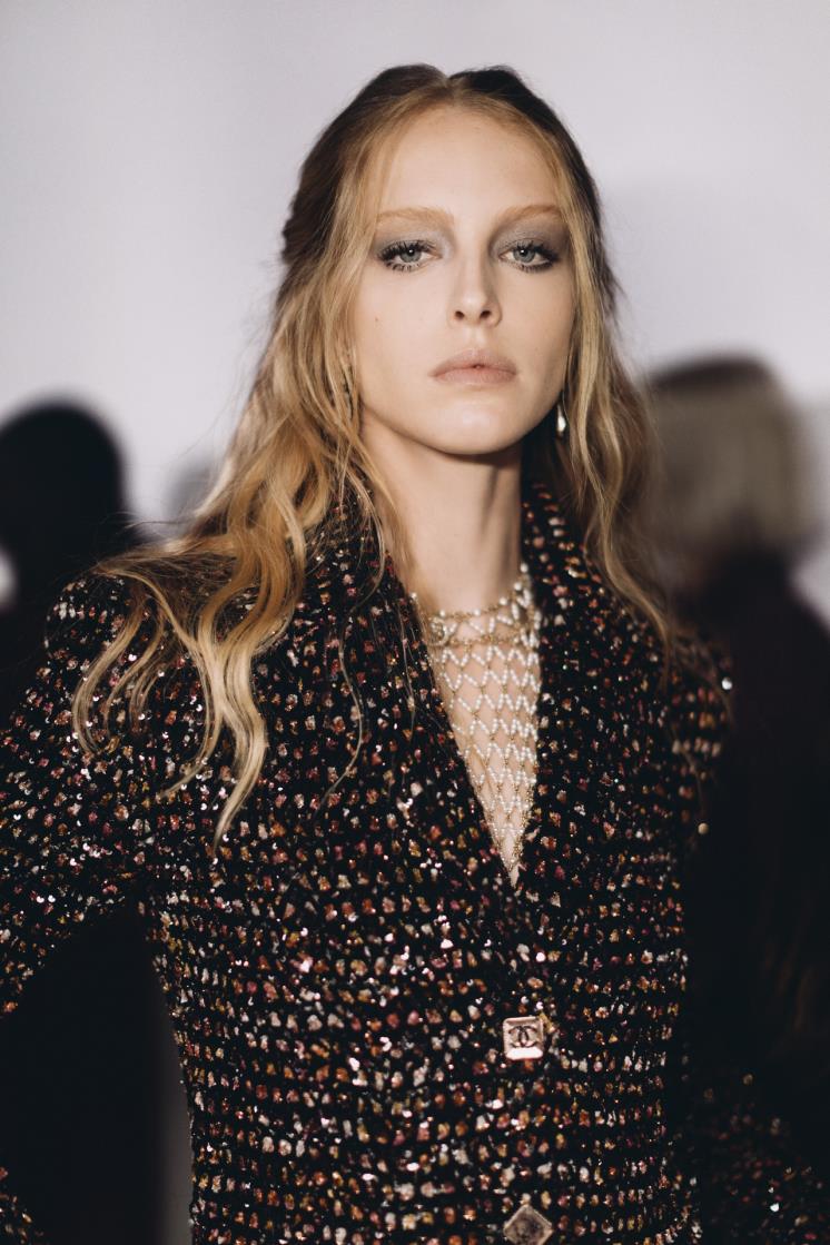 샤넬 2023/24 가을-겨울 레디-투-웨어 쇼 백스테이지 메이크업.