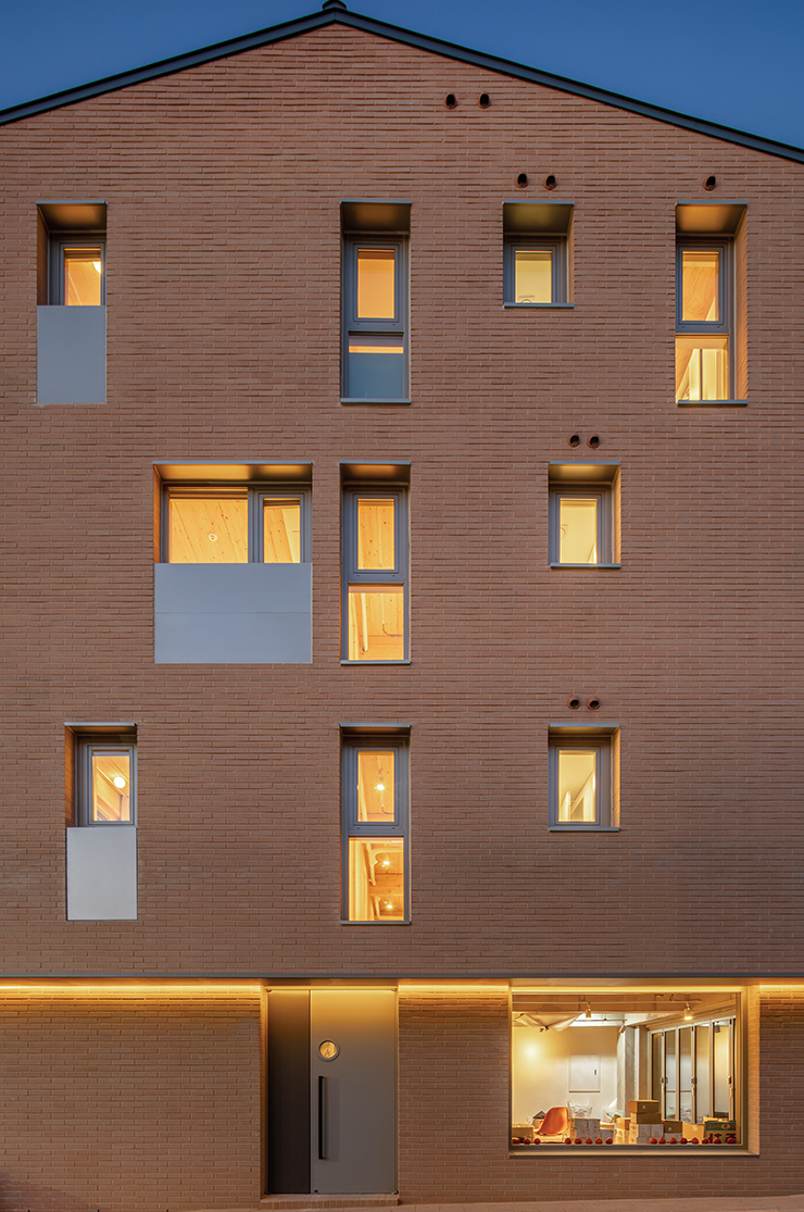 ‘청운광산’ 남쪽으로는 무궁화공원과 청와대 사랑채, 북쪽으로는 북악산, 서쪽으로는 인왕산의 풍경이 조망된다.