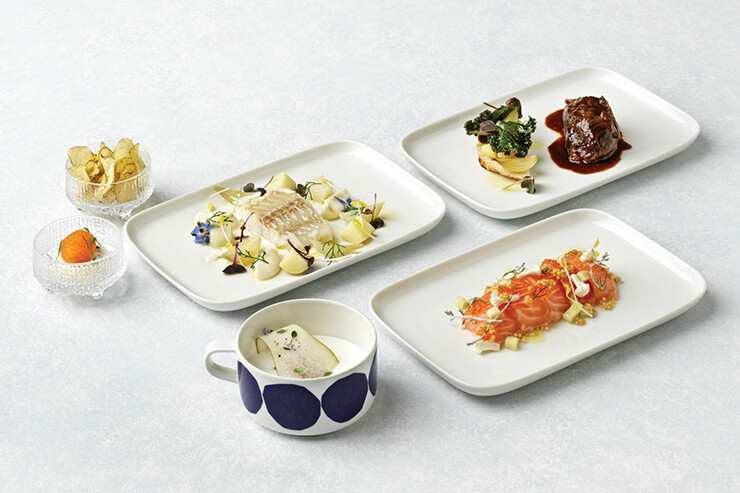 마리메꼬 식기에 담겨 나오는 핀 에어 비즈니스 클래스 기내식. 