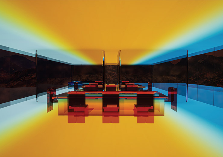 ‘마스 하우스’ 내부 모습. 전면 유리로 제작한 식탁과 의자 등의 가구에는 빛이 흐른다. 