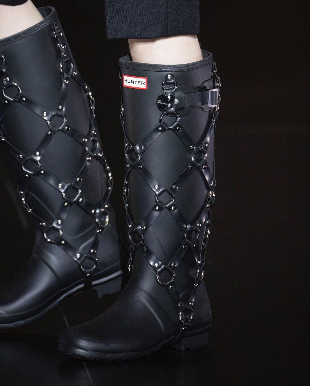 헌터x느와 케이 니노미야 오리지널 톨 레인부츠의 가격은 182만 5천 300원.