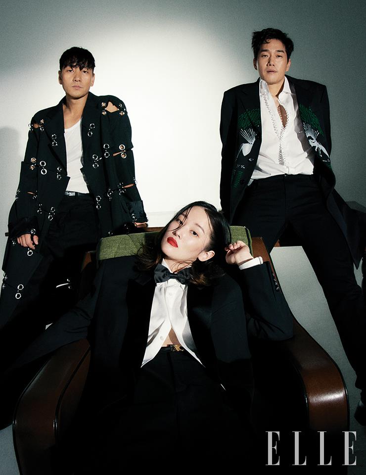 박해수가 입은 코트는 Sankuanz by Adekuver. 팬츠는 Ann Demeulemeester. 벨트는 Polo Ralph Lauren. 슈즈는 Bottega Veneta. 전종서가 입은 재킷과 셔츠, 팬츠는 모두 Celine. 보 타이는 스타일리스트 소장품. 유지태가 입은 코트와 셔츠, 데님 팬츠는 모두 Raf Simons by G. Street 494 Homme.