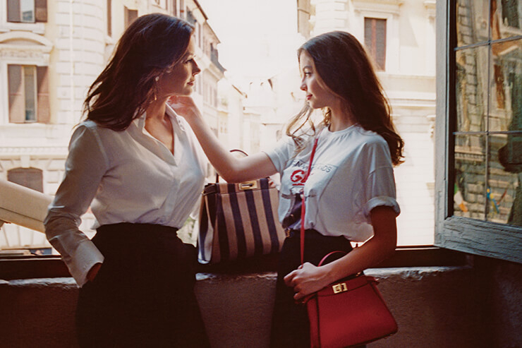 엄마와 딸의 교감을 통해 펜디의 정신을 표현한 ‘#MeAndMy Peekaboo’ 캠페인.