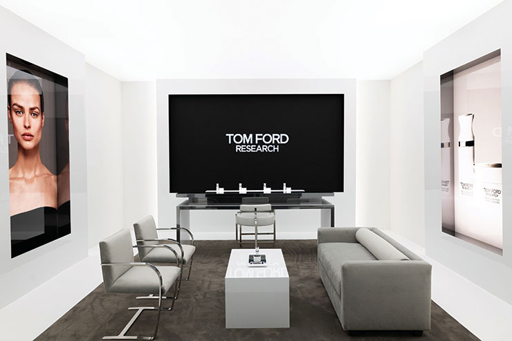 에디터보다 피부가 더 매끈했던 톰 포드. 지극히 ‘프라이빗’했던 프레젠테이션 현장에서 에디터와 미스터 포드가 마주 앉아 있던 모습을 떠올리니, 지금도 심장이 두근두근! 