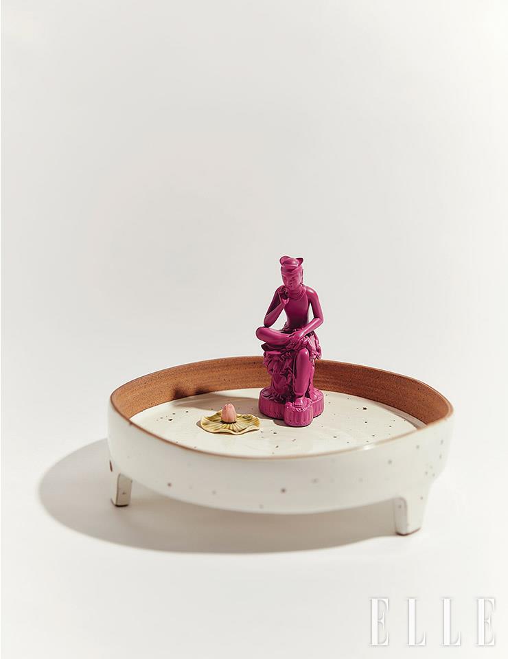 삼다리가 특징인 도자기 그릇은 Ido.