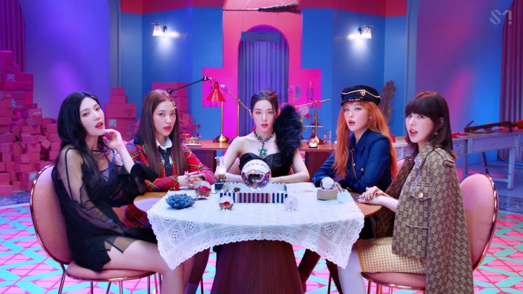 레드벨벳 <퀸덤> MV 캡처