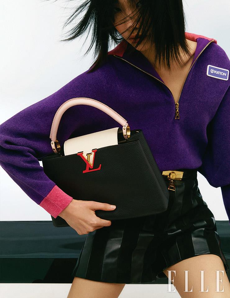 로고에 강렬한 악센트 컬러를 사용한 ‘카퓌신MM’ 백, 레트로 스타일의 집업 풀오버와 하이웨이스트 레더 쇼츠, 벨트는 모두 Louis Vuitton.