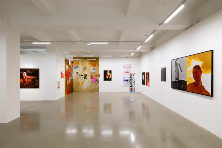 패션을 소재로 전개된 1990년~2000년대 상업사진을 탐색할 수 있는 2전시실. 김보성, 홍장현, 목정욱 등 24인의 사진을 만날 수 있다.