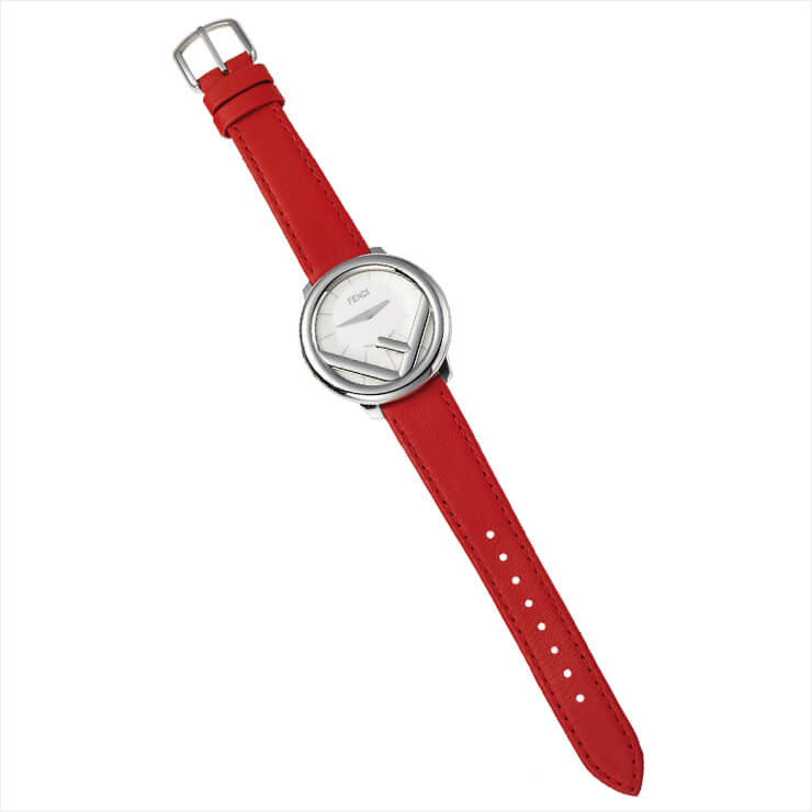 심심한 손목에 화사함을 더하는 워치는 89만원, Fendi Timepiece by Gallery O’Clock.