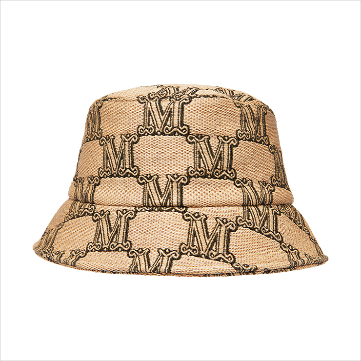 로고 디테일이 특징인 라피아 버킷 햇은 가격 미정, Max Mara.