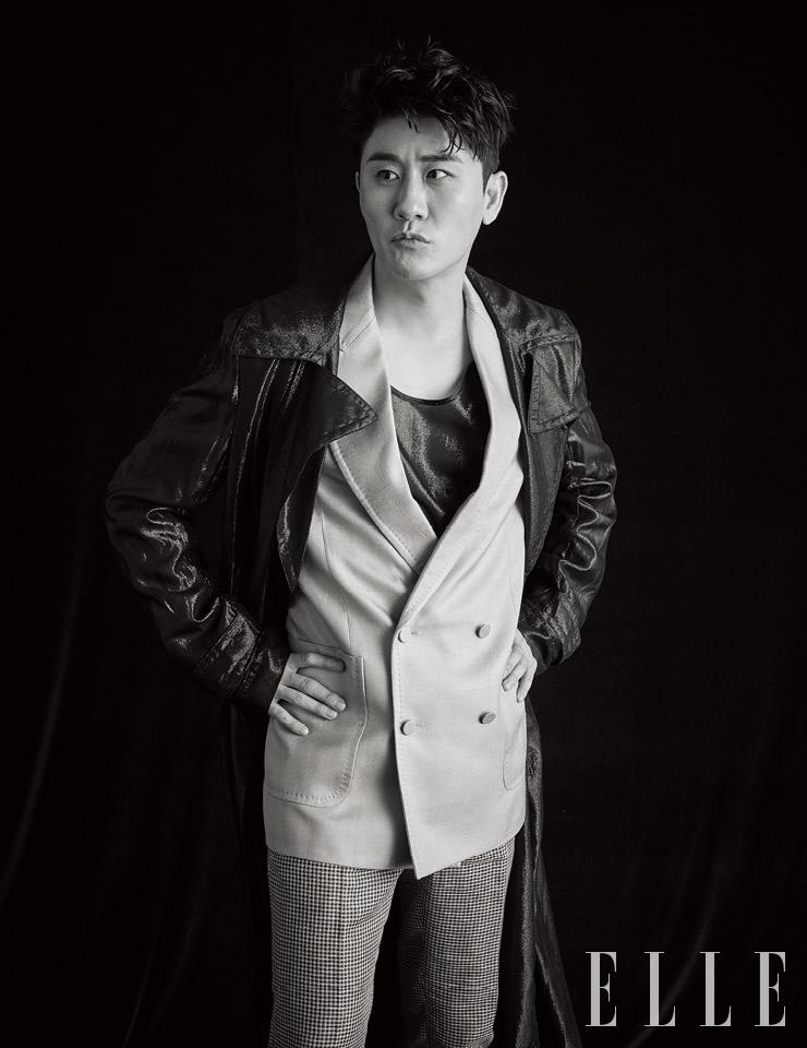 영탁이 입은 롱 코트와 재킷, 톱은 모두 Kimseoryong.