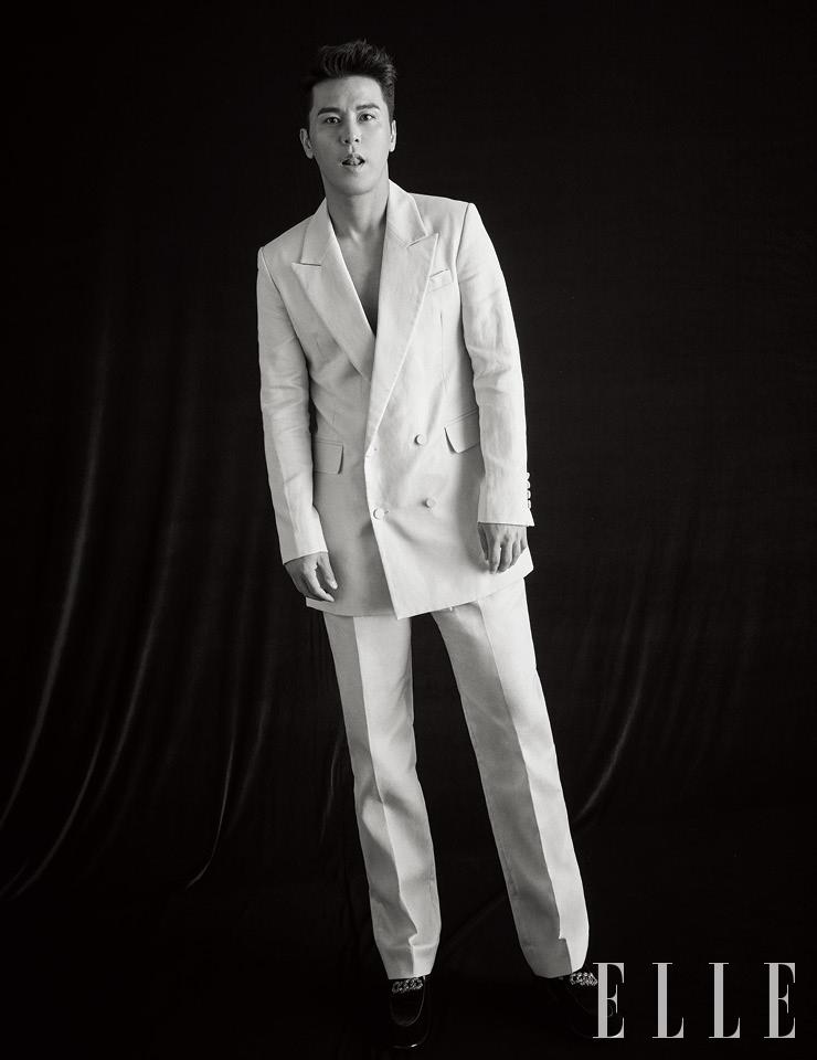 장민호가 입은 수트 세트업은 Kimseoryong.